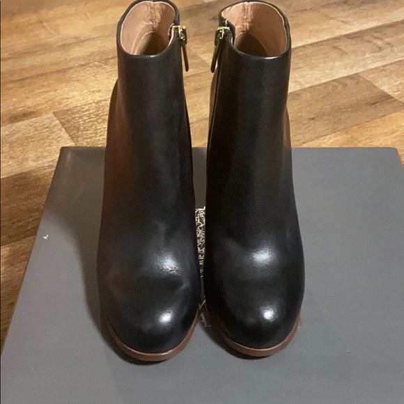 Vince Camuto - Picture 4 of 6